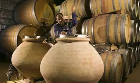 意大利酿酒师探索用陶罐和陶瓷坛酿造葡萄酒