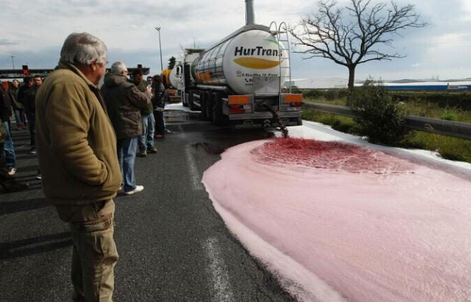 法国酿酒商劫持西班牙葡萄酒车 抗议“不公平竞争”